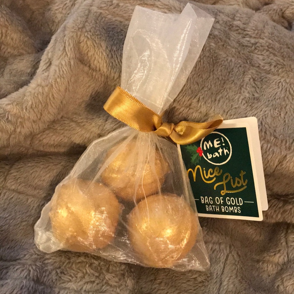 Cinnamon scented bath bombs